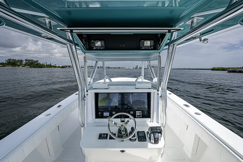 Slide: The Image of Bahama Center Console 2020 - 6514430