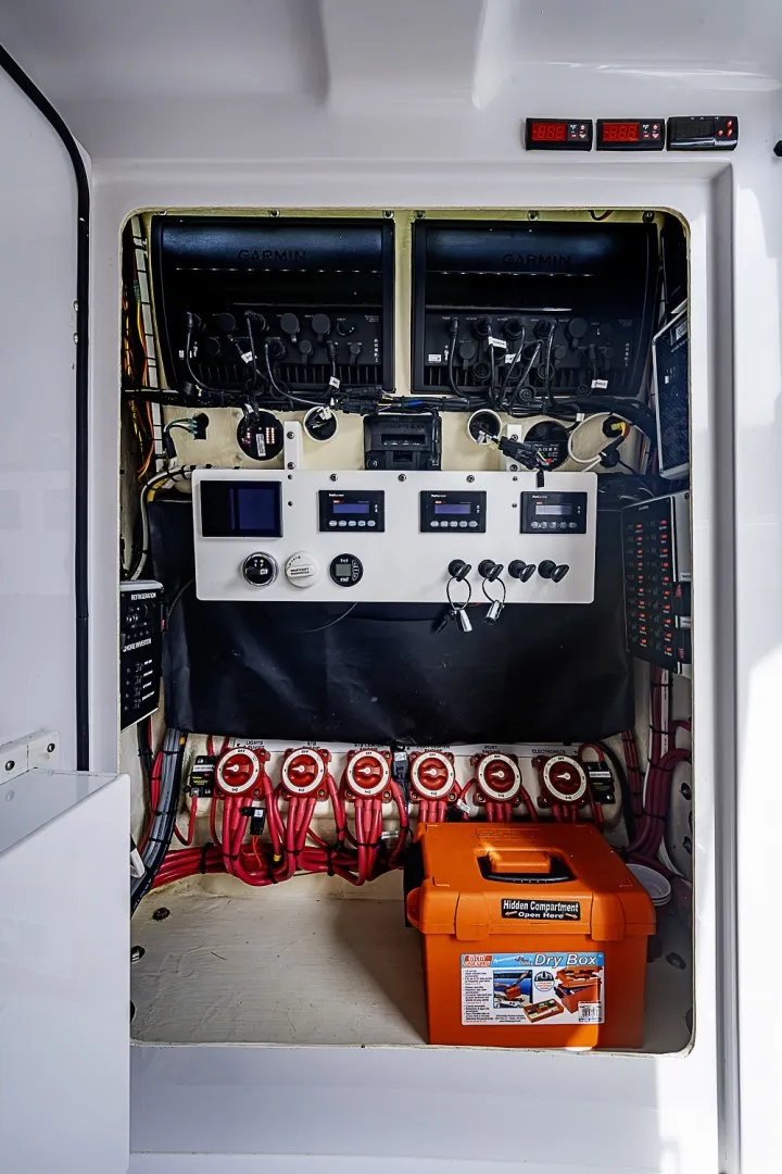 Slide: The Image of Bahama Center Console 2020 - 6514433