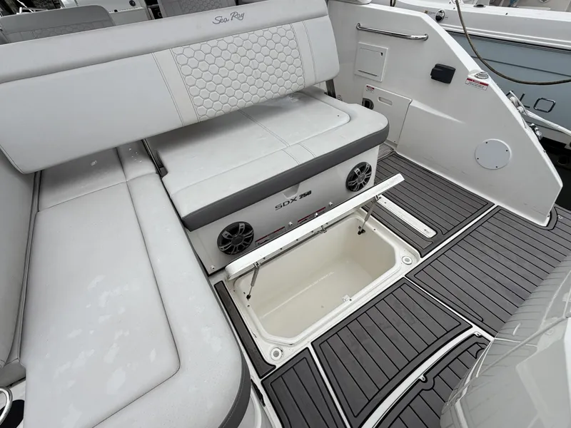 Slide: The Image of Sea Ray 250 Outboard 2023 - 6514523