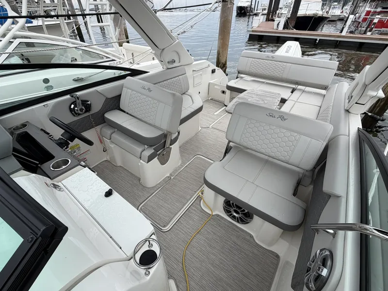Slide: The Image of Sea Ray 250 Outboard 2023 - 6514512