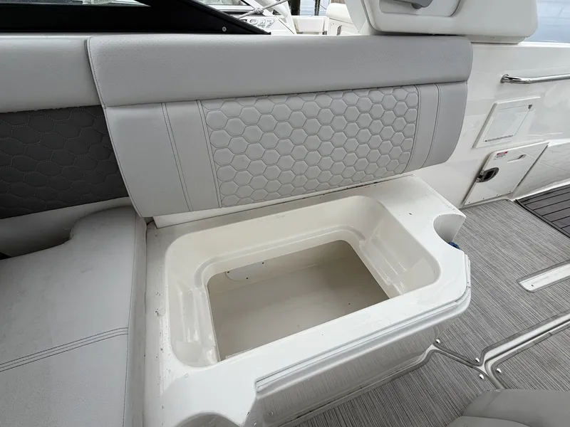 Slide: The Image of Sea Ray 250 Outboard 2023 - 6514528