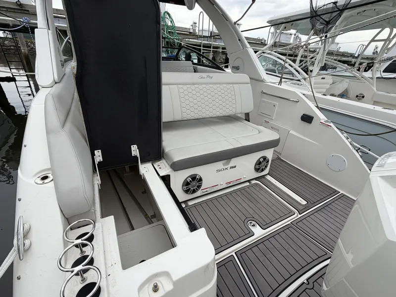 Slide: The Image of Sea Ray 250 Outboard 2023 - 6514522