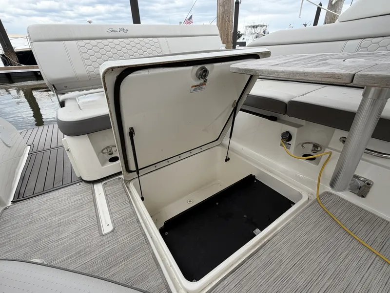 Slide: The Image of Sea Ray 250 Outboard 2023 - 6514526