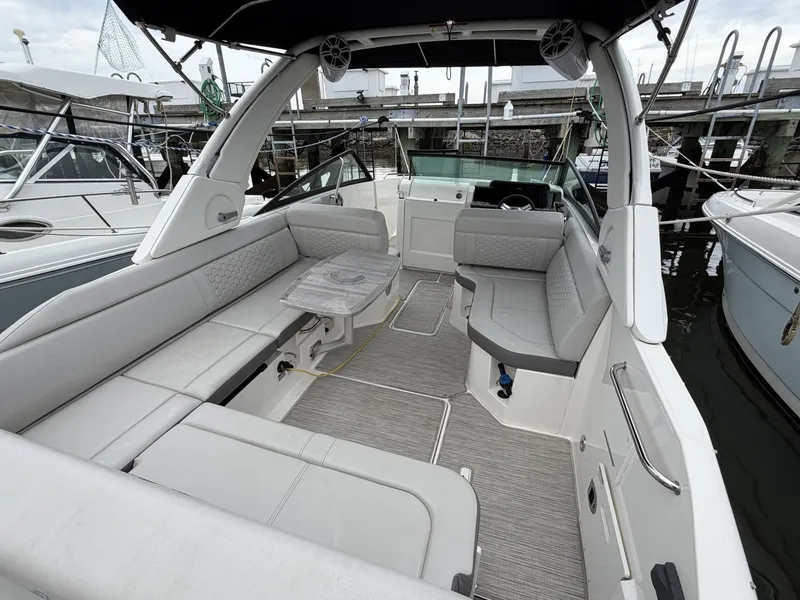 Slide: The Image of Sea Ray 250 Outboard 2023 - 6514517