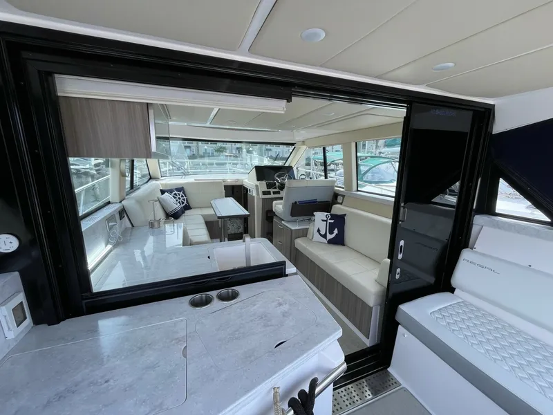 Slide: The Image of Regal 38 Grand Coupe 2022 - 7649484
