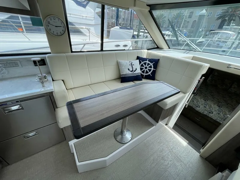 Slide: The Image of Regal 38 Grand Coupe 2022 - 7649485