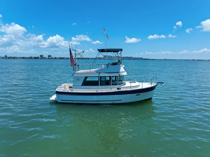 Slide: The Image of Camano 31 Trawler 2001 - 6518104