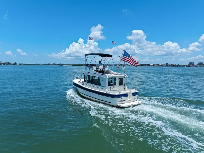 Slide: The Image of Camano 31 Trawler 2001 - 6518101