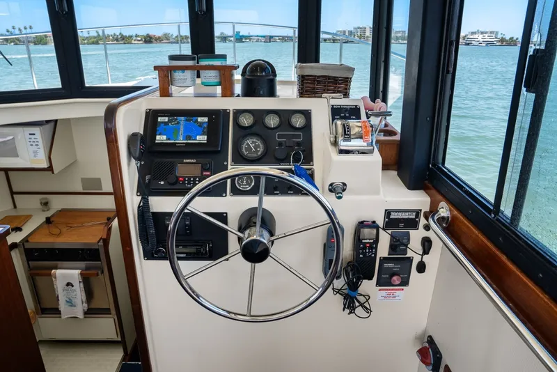 Slide: The Image of Camano 31 Trawler 2001 - 6518092