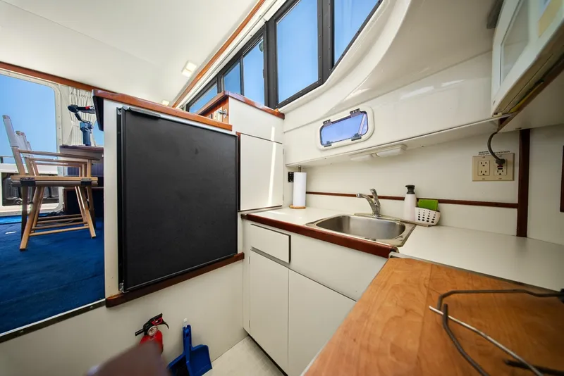 Slide: The Image of Camano 31 Trawler 2001 - 6518129