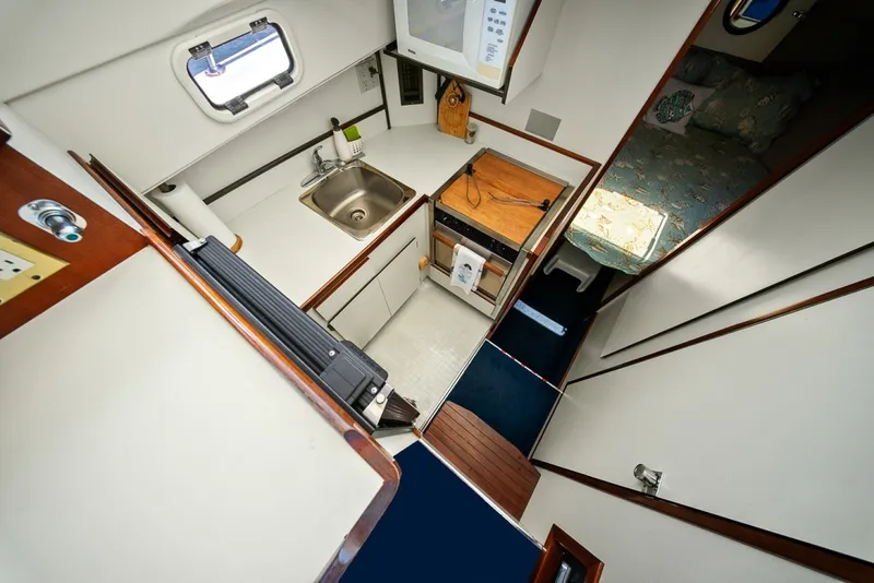 Slide: The Image of Camano 31 Trawler 2001 - 6518117