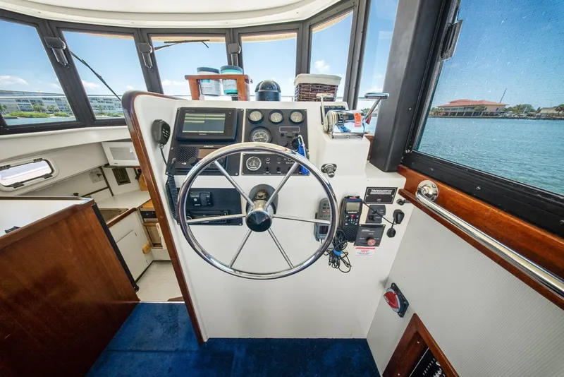 Slide: The Image of Camano 31 Trawler 2001 - 6518123