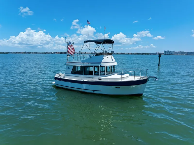 Slide: The Image of Camano 31 Trawler 2001 - 6518103