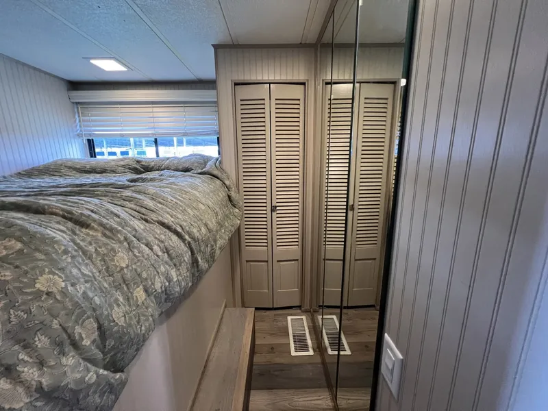 Slide: The Image of Sumerset Houseboat 1993 - 7818395