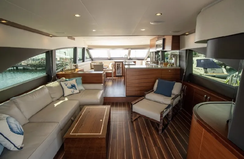Slide: The Image of Hatteras 60 OVATION - Salon 2017 Hatteras 60 Motoryacht OVATION - 7656301