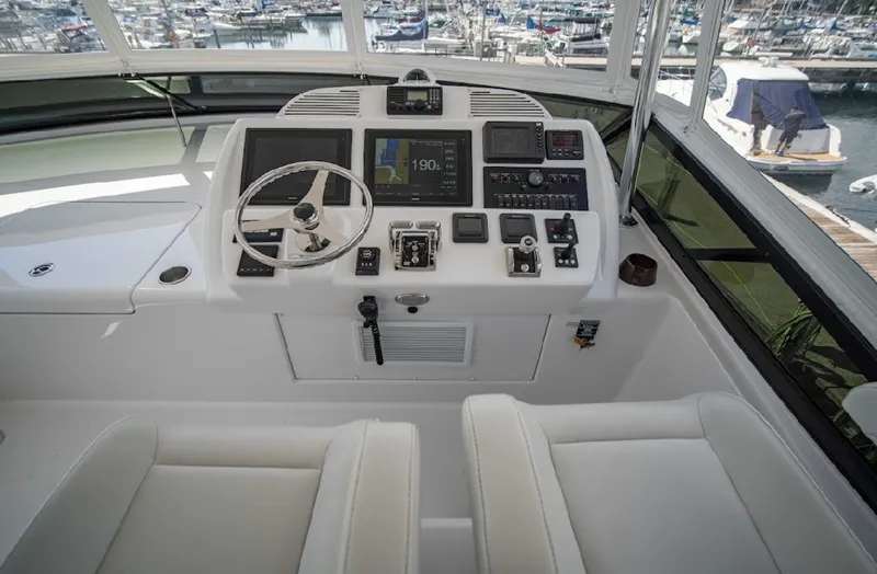 Slide: The Image of Hatteras 60 OVATION - Helm 2017 Hatteras 60 Motoryacht OVATION - 7656316