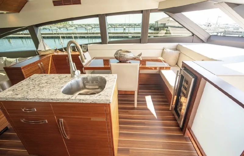 Slide: The Image of Hatteras 60 OVATION - Galley 2017 Hatteras 60 Motoryacht OVATION - 7656305