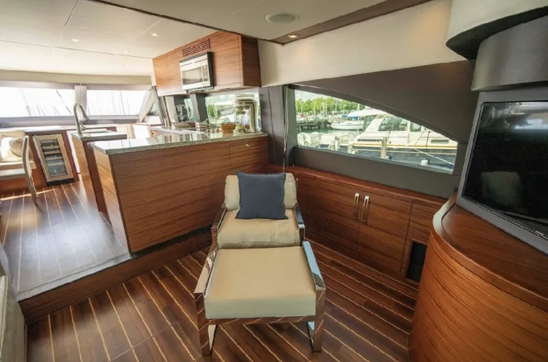 Slide: The Image of Hatteras 60 OVATION - Salon 2017 Hatteras 60 Motoryacht OVATION - 7656303