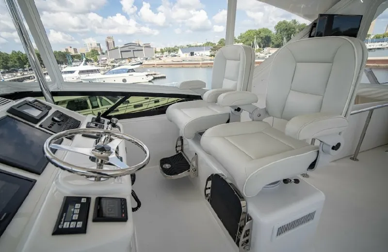 Slide: The Image of Hatteras 60 OVATION - Helm 2017 Hatteras 60 Motoryacht OVATION - 7656317