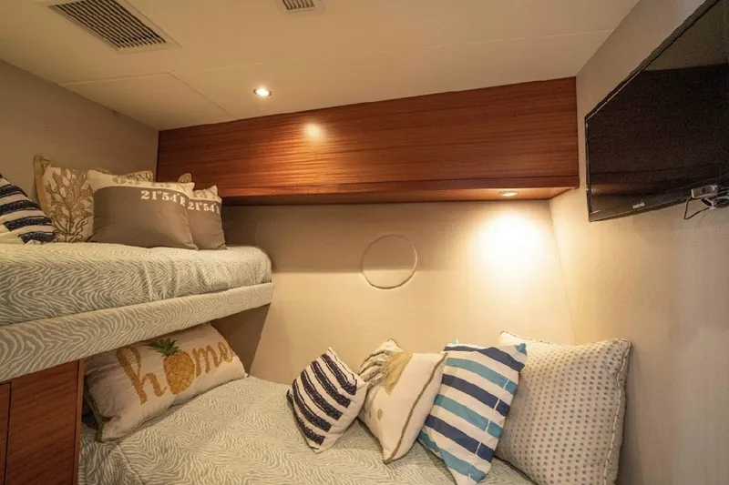 Slide: The Image of Hatteras 60 OVATION - Guest Stateroom 2017 Hatteras 60 Motoryacht OVATION - 7656313