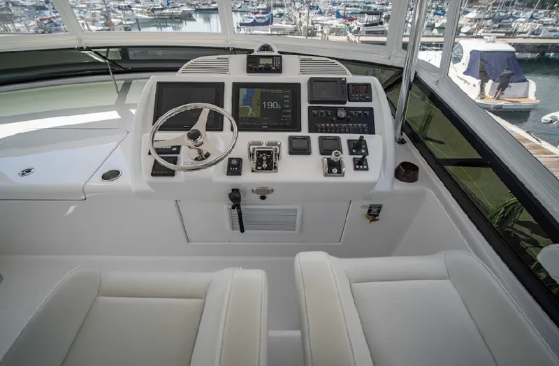 Slide: The Image of Hatteras 60 OVATION - Helm 2017 Hatteras 60 Motoryacht OVATION - 6518458