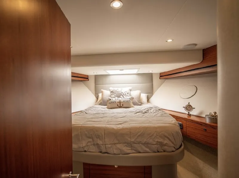 Slide: The Image of Hatteras 60 OVATION - Guest Stateroom 2017 Hatteras 60 Motoryacht OVATION - 7656312