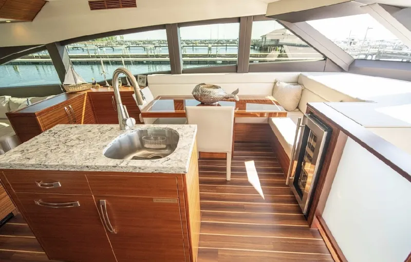 Slide: The Image of Hatteras 60 OVATION - Galley 2017 Hatteras 60 Motoryacht OVATION - 6518446