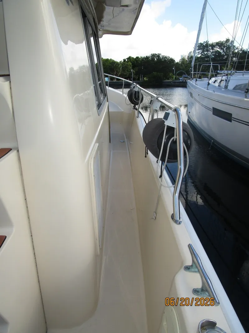 Slide: The Image of 40' Mainship starboard side deck1 - 6519955
