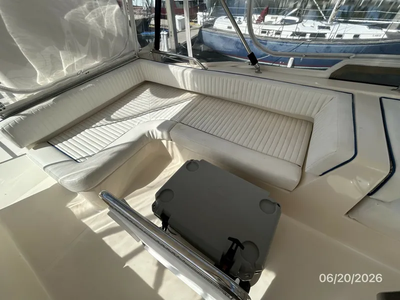 Slide: The Image of 40' Mainship flybridge port aft seating - 6519870
