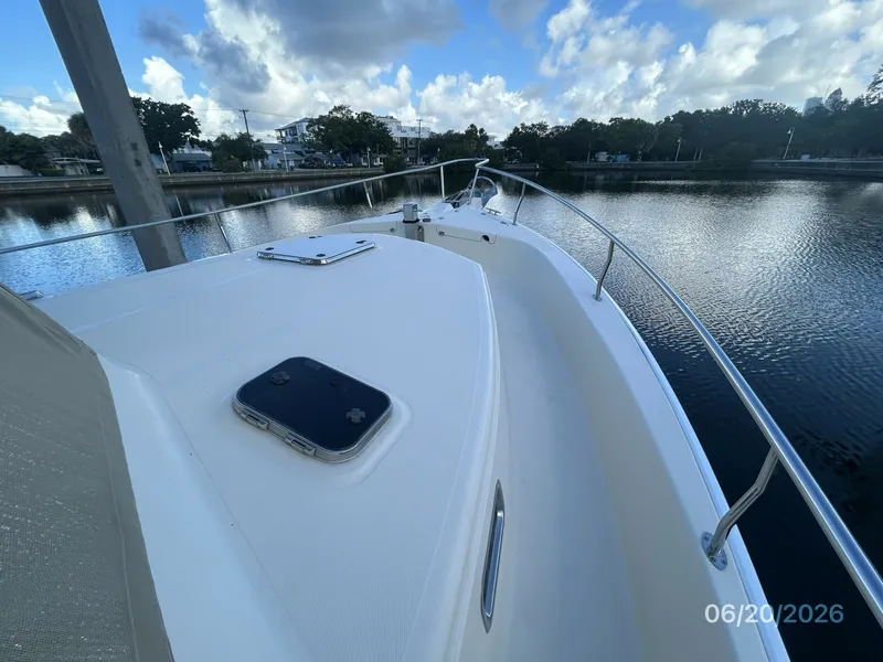 Slide: The Image of 40' Mainship foredeck1 - 6519893