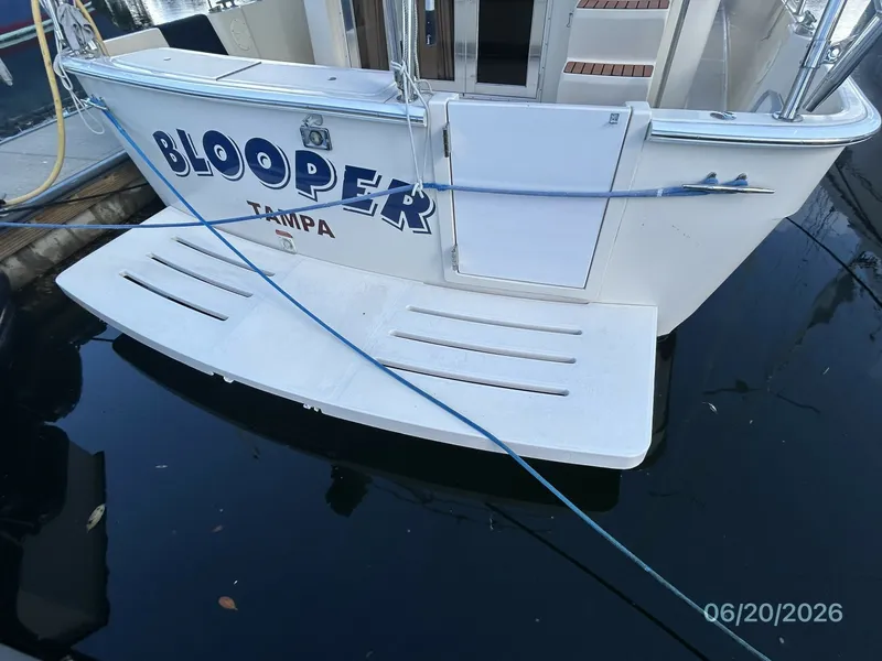 Slide: The Image of 40' Mainship swimplatform - 6519961