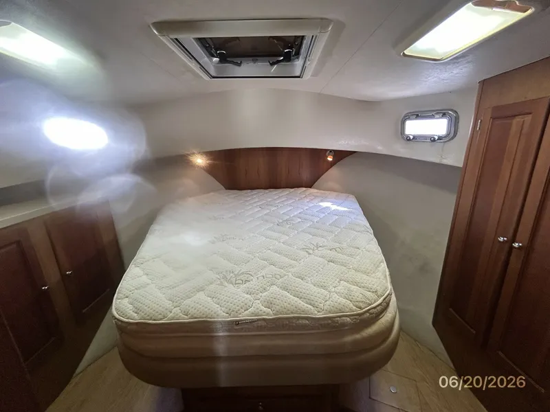 Slide: The Image of 40' Mainship master stateroom - 6519939