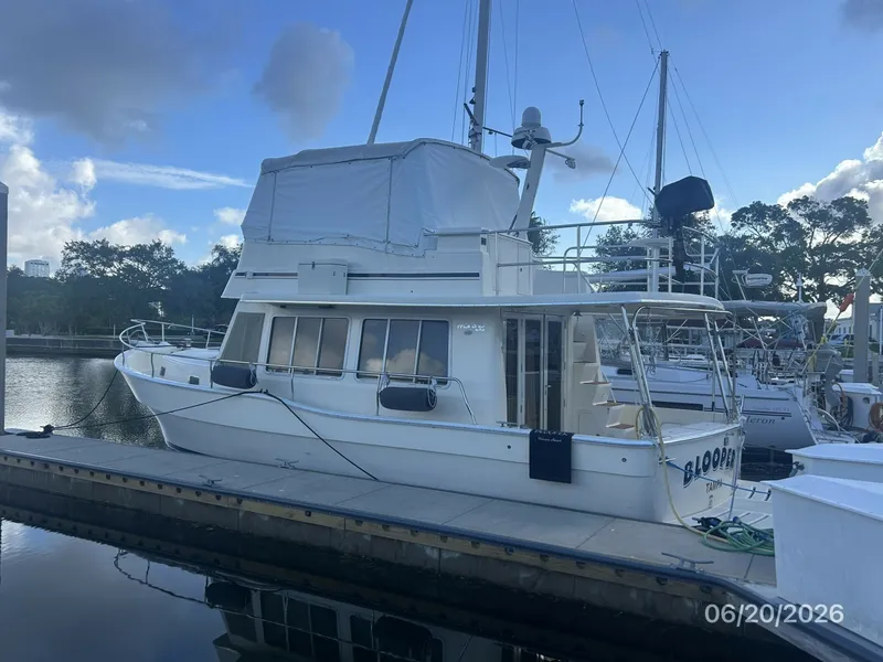 Slide: The Image of 40' Mainship port profile - 6519944