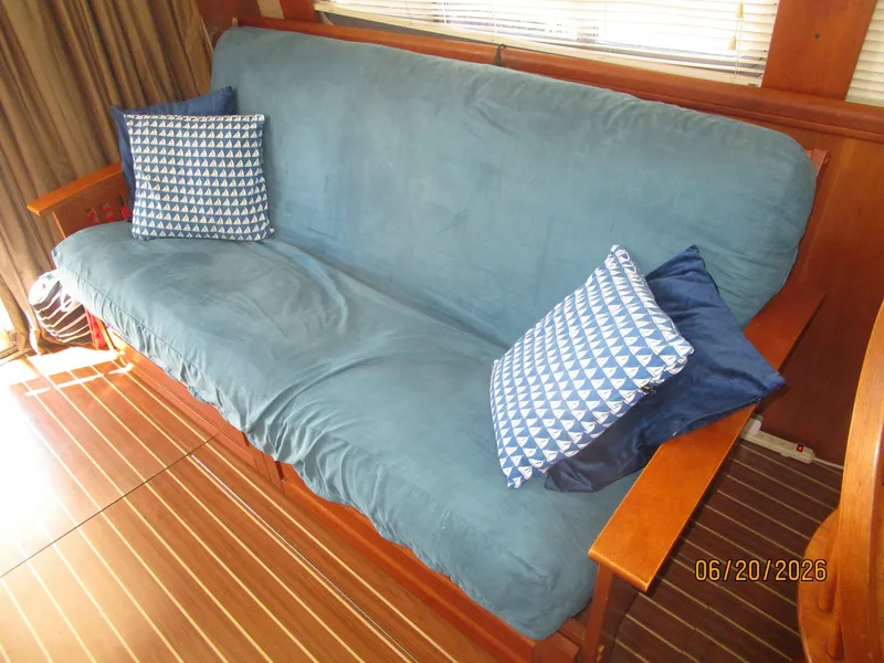 Slide: The Image of 40' Mainship salon port aft seating - 6519951