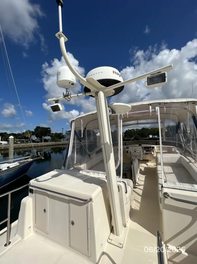 Slide: The Image of 40' Mainship mast - 6519934