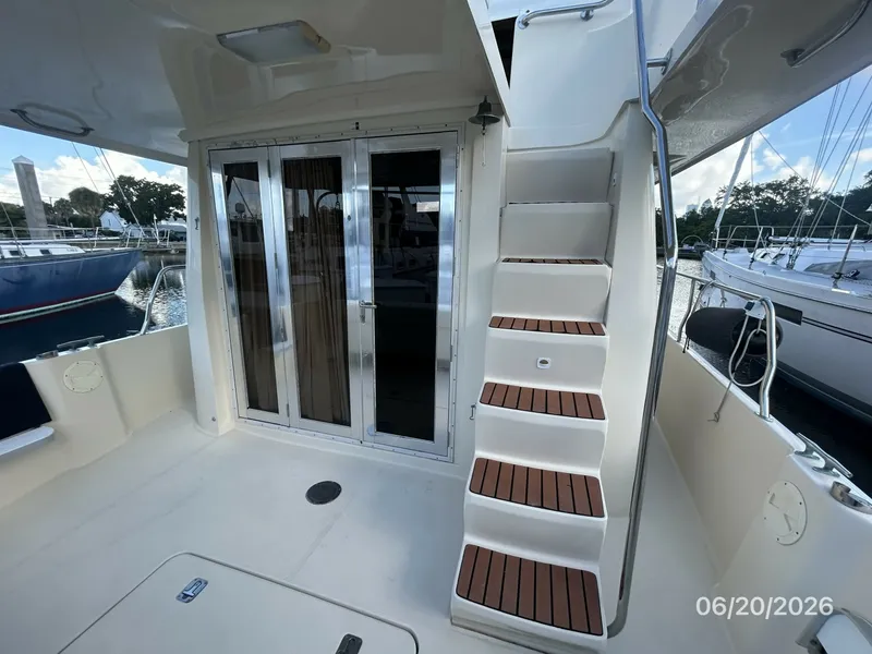 Slide: The Image of 40' Mainship aftdeck forward - 6519822