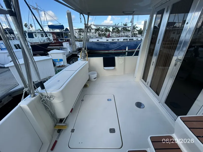 Slide: The Image of 40' Mainship aftdeck port - 6519825