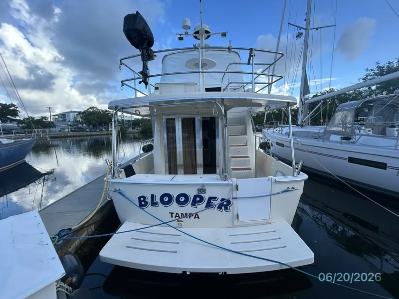 Slide: The Image of 40' Mainship aft profile - 6519821