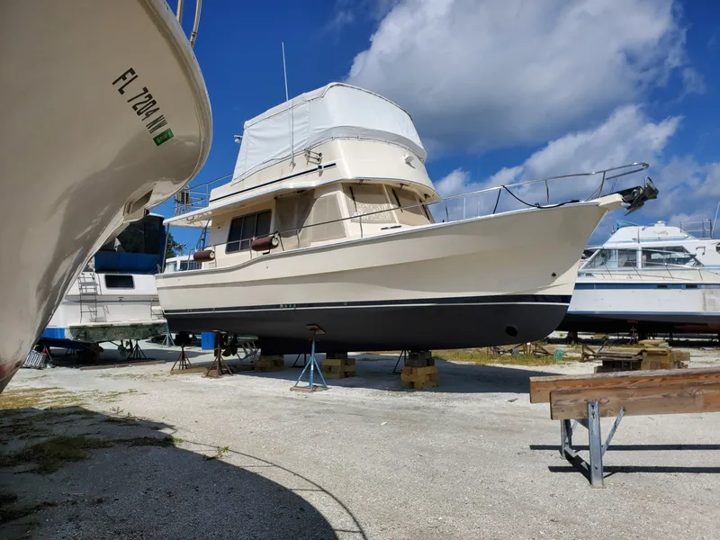 Slide: The Image of 40' Mainship hauled out1 - 6522968