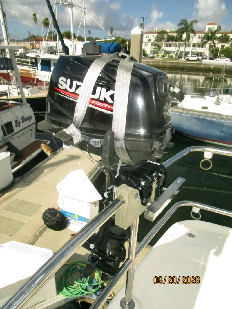 Slide: The Image of 40' Mainship tender outboard - 6519962