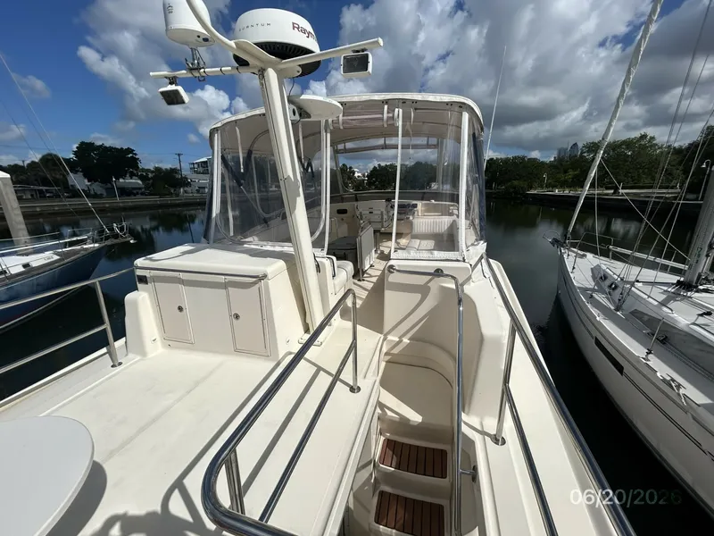 Slide: The Image of 40' Mainship sundeck forward - 6519958