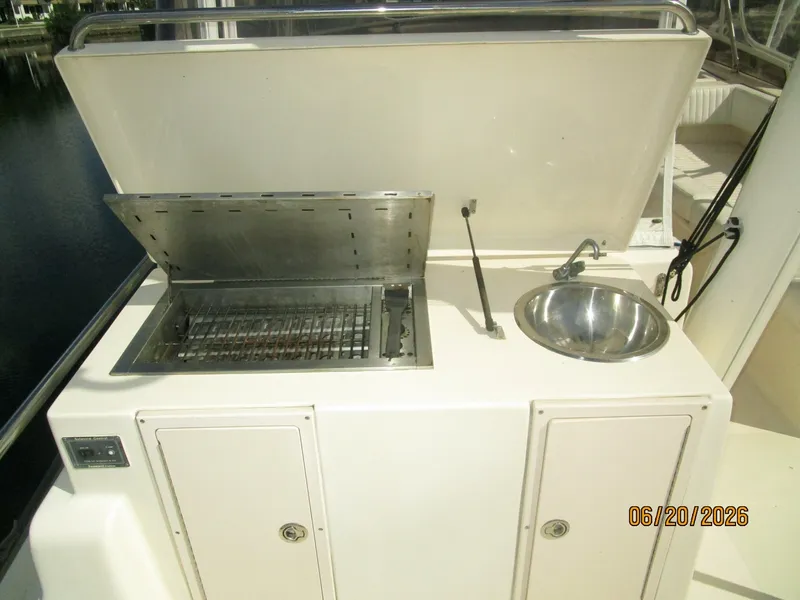 Slide: The Image of 40' Mainship sundeck wetbar2 - 6519960
