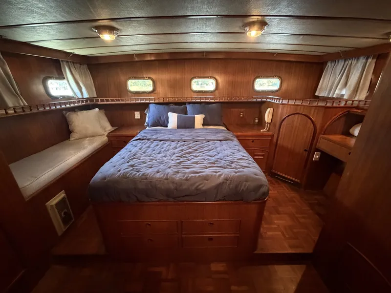 Slide: The Image of Marine Trader 50 1981 - 6519915