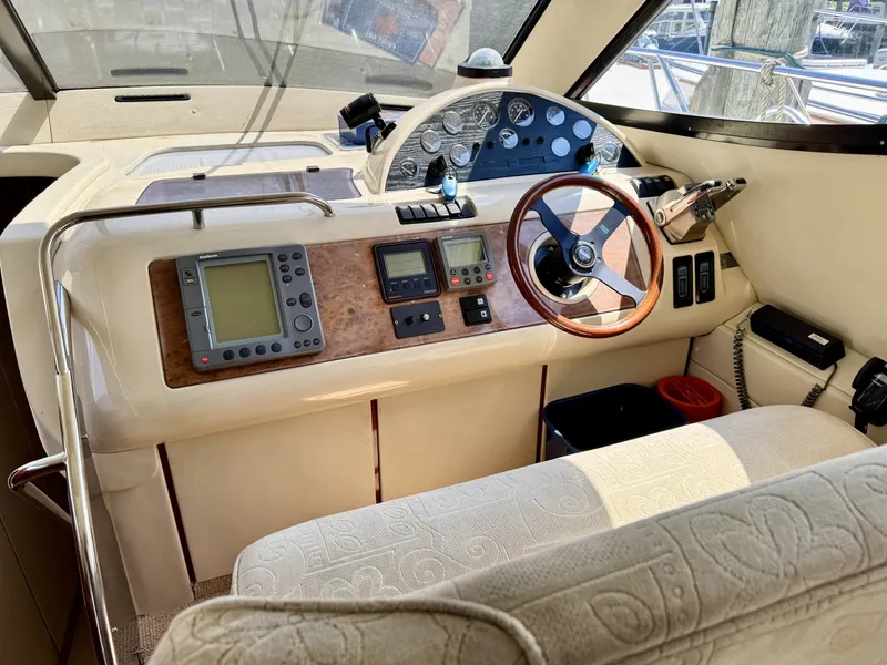 Slide: The Image of Birchwood Challenger 450 Flybridge 1999 - 6564916
