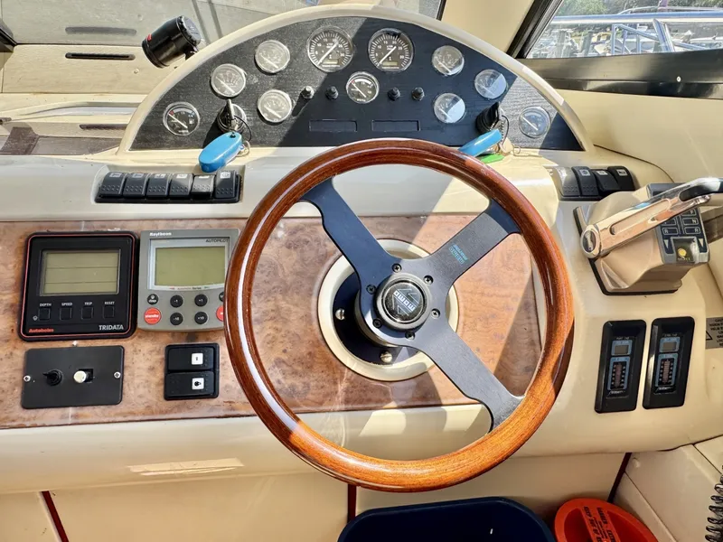 Slide: The Image of Birchwood Challenger 450 Flybridge 1999 - 6564918