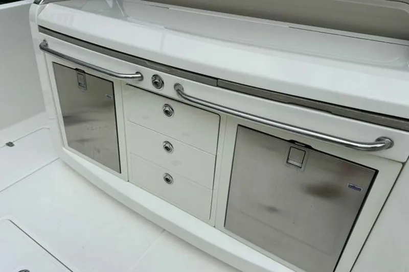 Slide: The Image of Boston Whaler 420 Outrage 2020 - 6520108