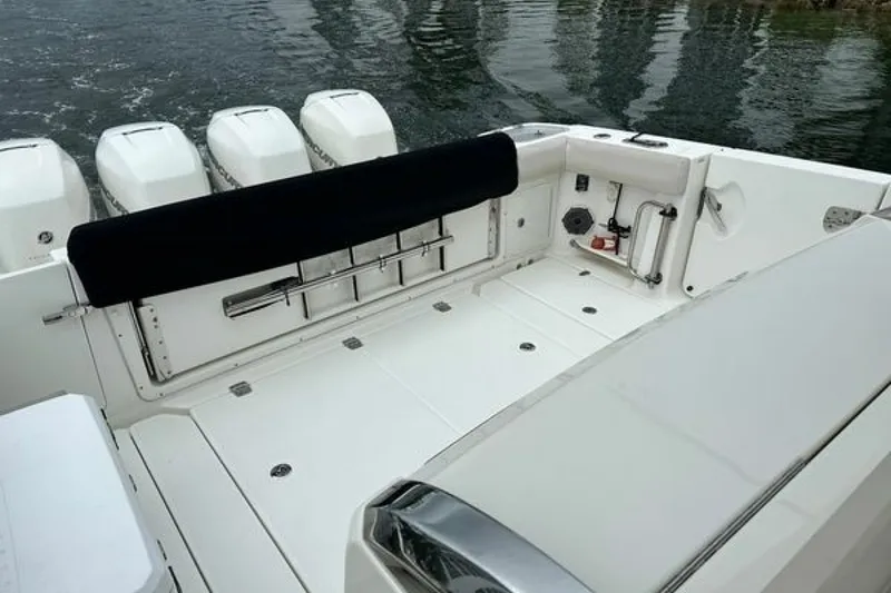 Slide: The Image of Boston Whaler 420 Outrage 2020 - 6520131