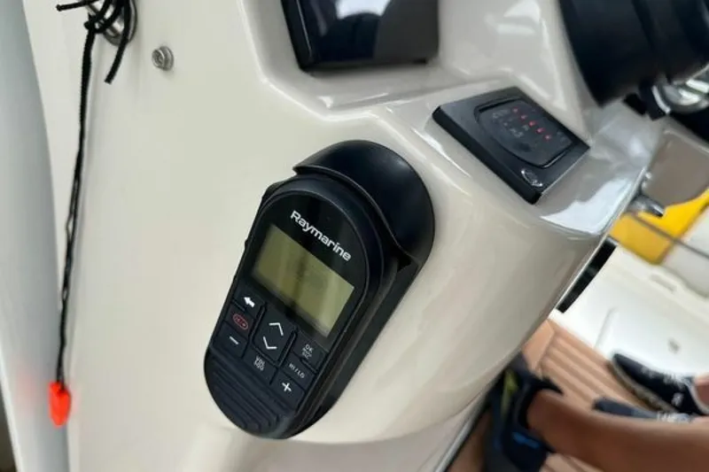 Slide: The Image of Boston Whaler 420 Outrage 2020 - 6520123
