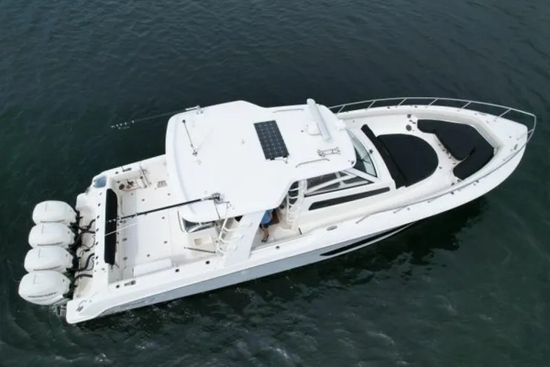 Slide: The Image of Boston Whaler 420 Outrage 2020 - 6520095
