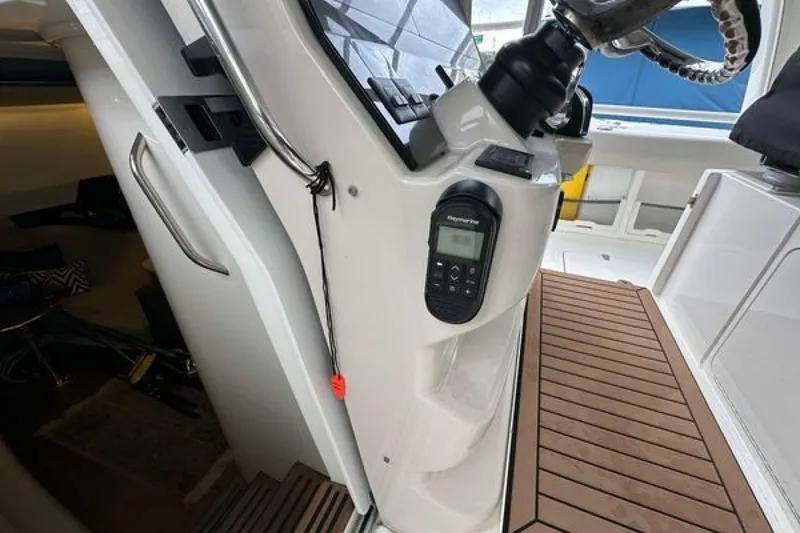 Slide: The Image of Boston Whaler 420 Outrage 2020 - 6520120